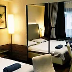 Bialy Slon Delux Hostel *