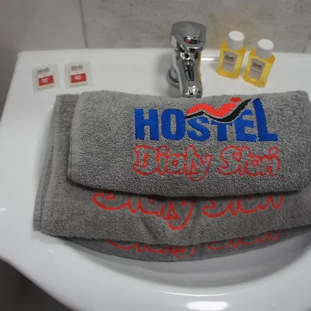 Bialy Slon Delux Hostel *