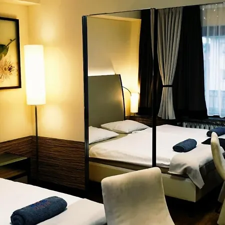 Bialy Slon Delux Hostel *