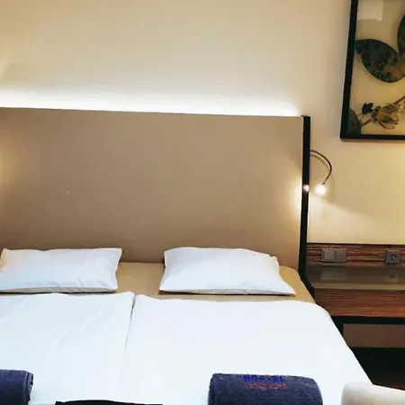 Bialy Slon Delux Hostel